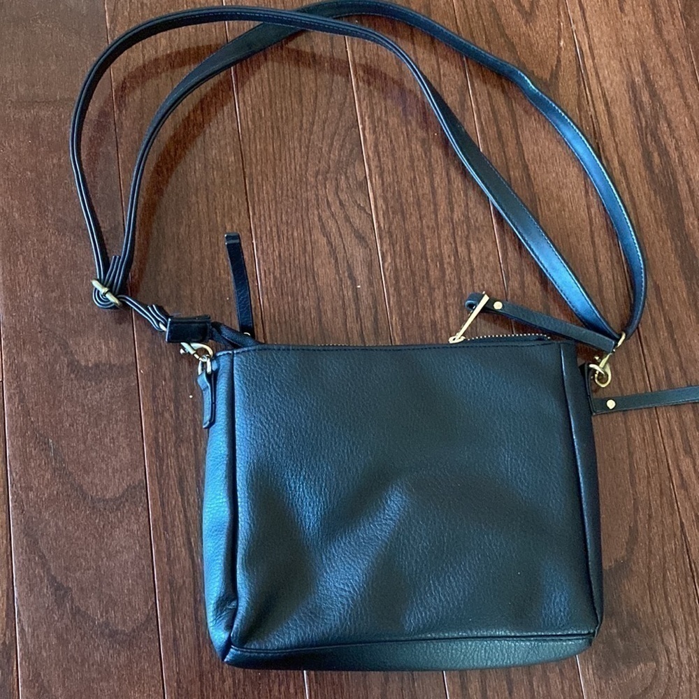 Rampage Crossbody - Picture 4 of 7